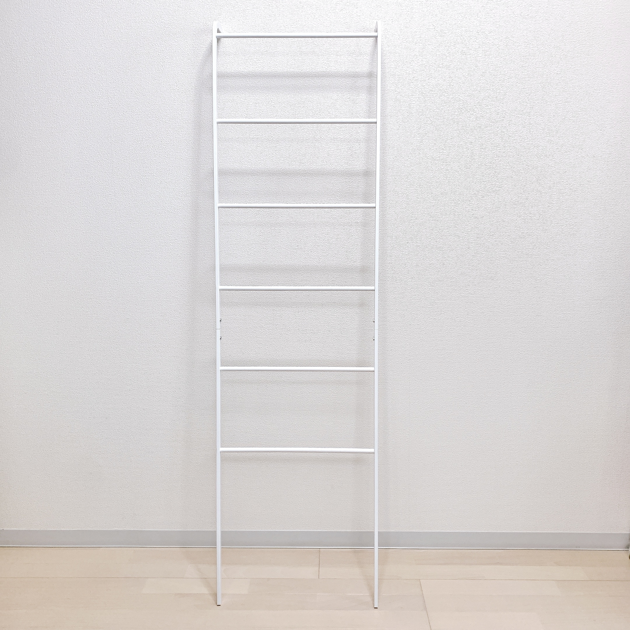 ニトリのおすすめの便利グッズ「ラダーハンガーフレーム（ホワイト）」