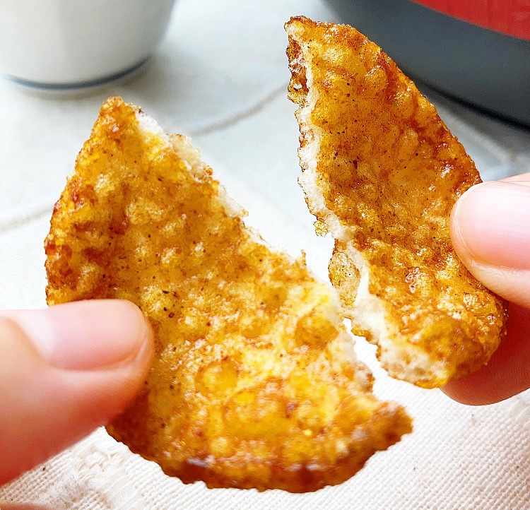 LAWSON(ローソン)のおすすめスナック菓子「濃いめのしっとりカレーせんべい」