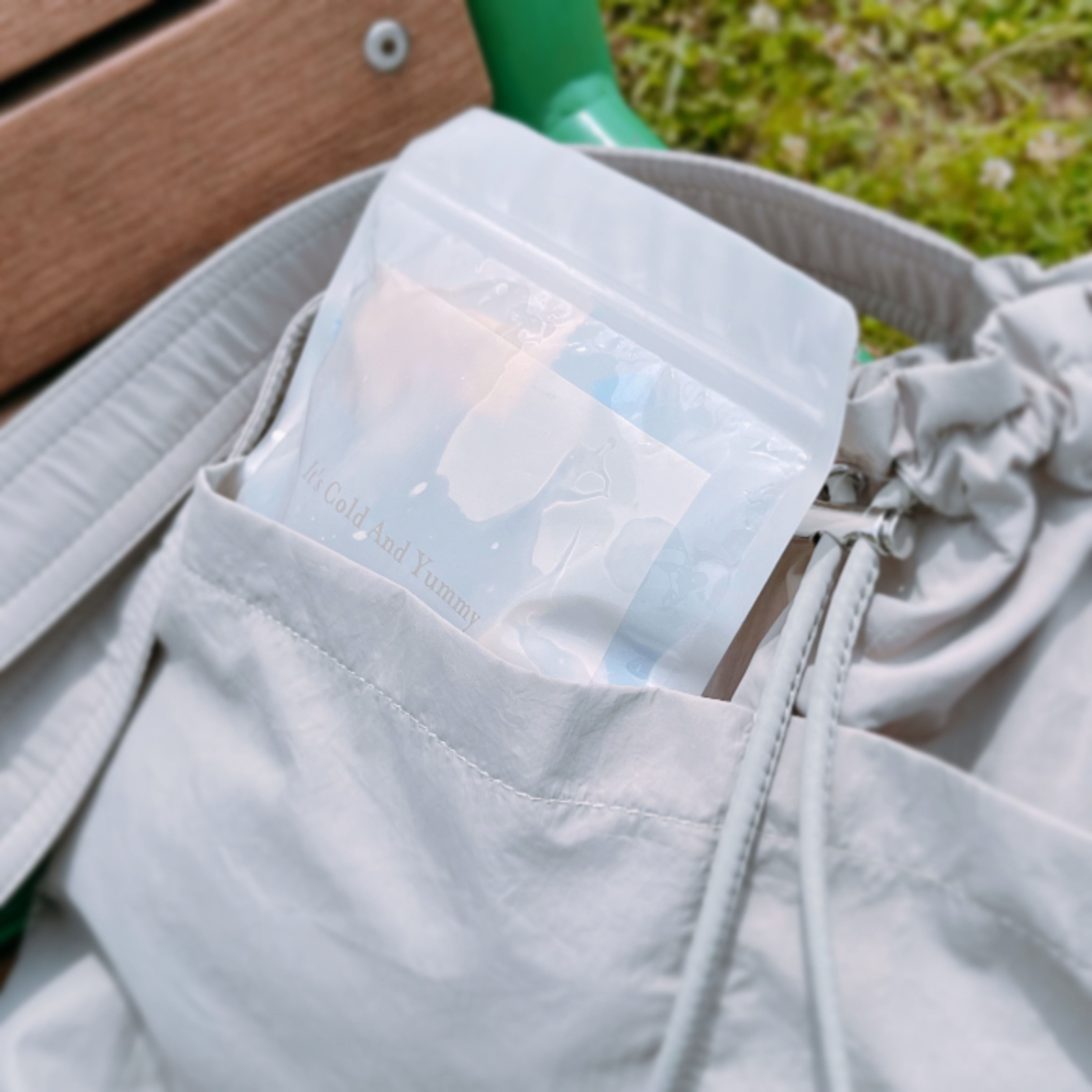 3COINS（スリーコインズ）のオススメグッズ「保冷ジェル保存袋3枚セット／KITINTO」