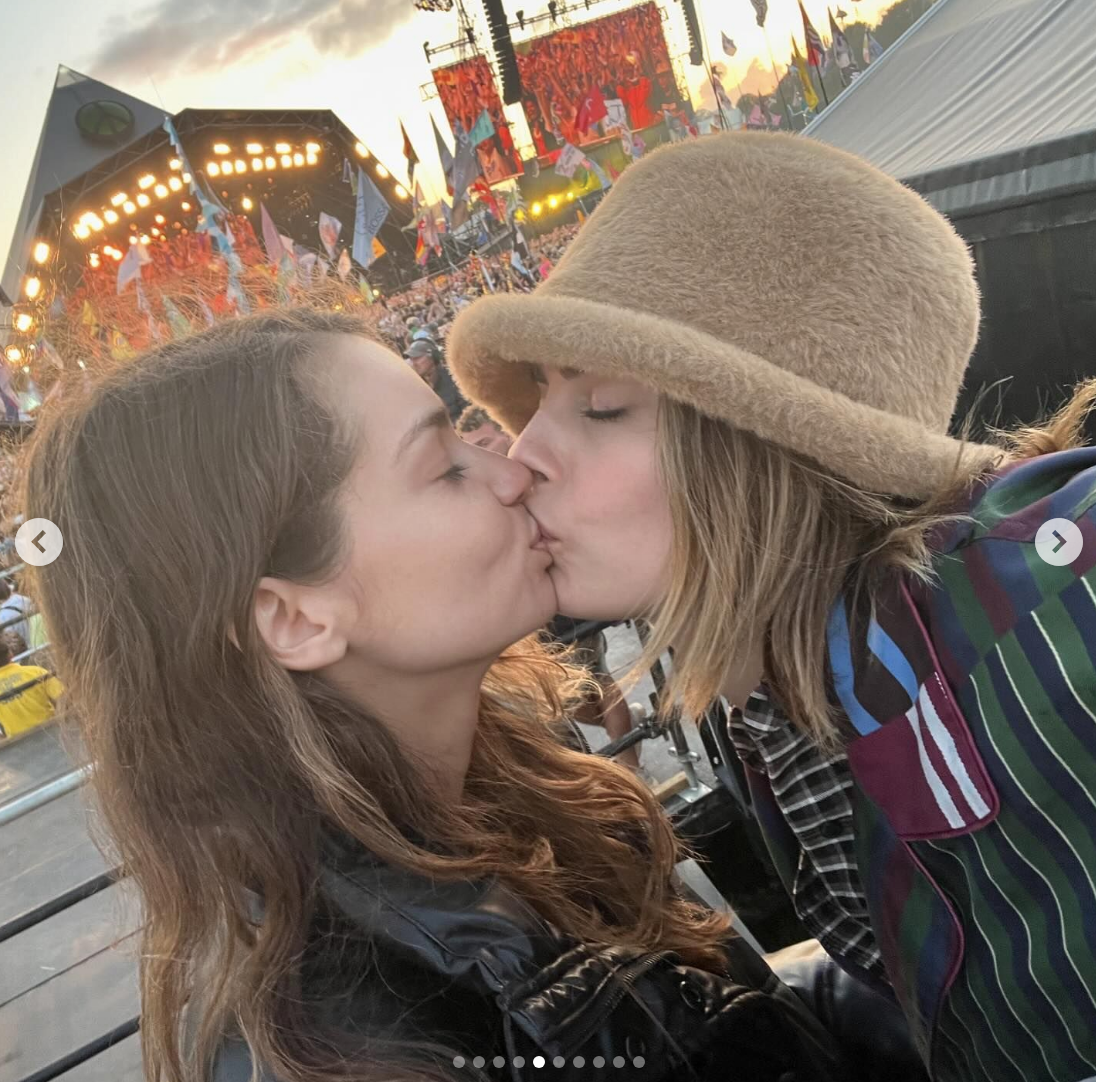 Cara Delevingne and Minke kissing