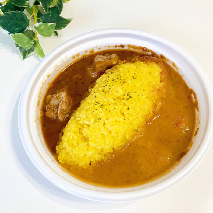 FamilyMart（ファミリーマート）の本格カレー「2種のスパイスカレー（チキンビンダルー&amp;amp;海老）」