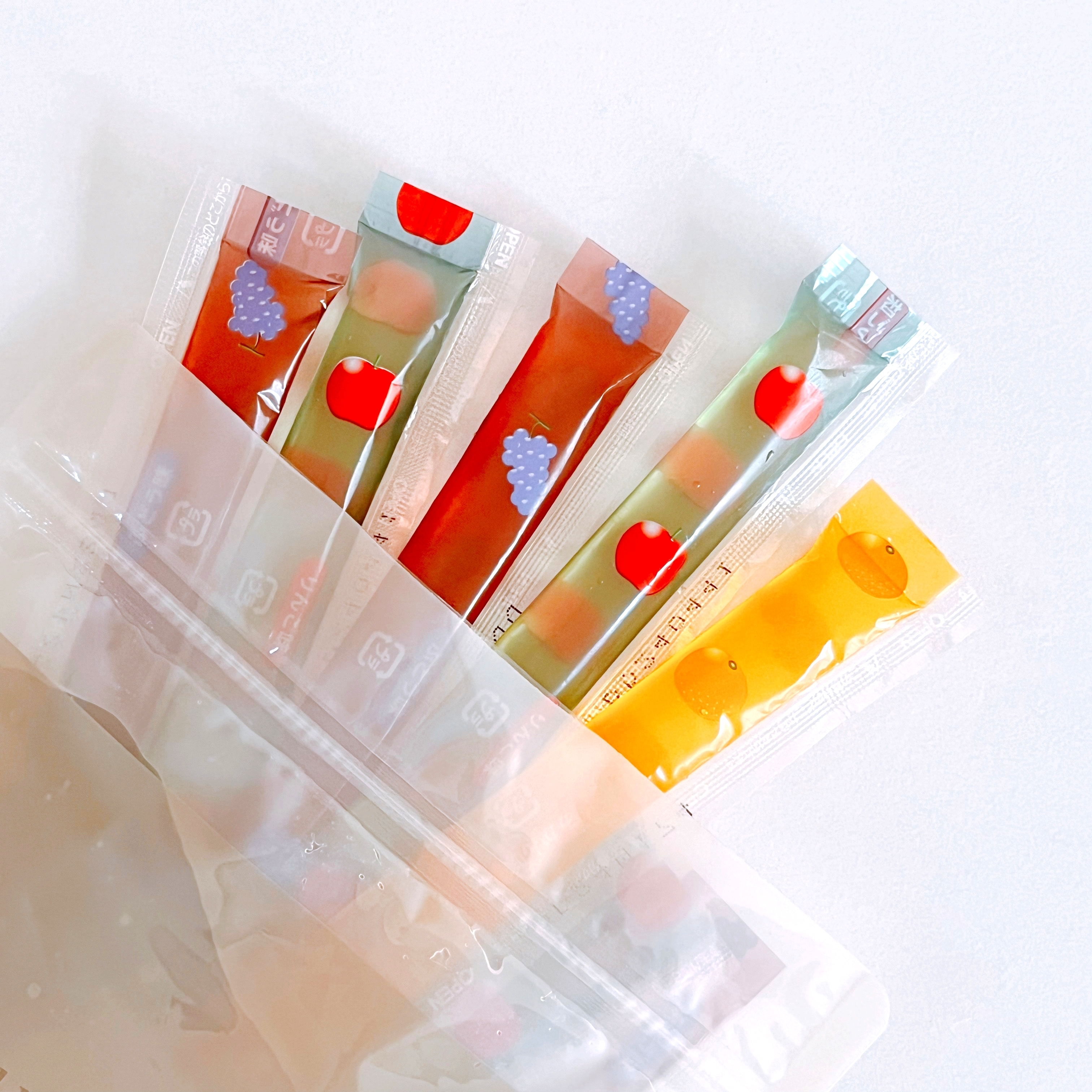 3COINS（スリーコインズ）のオススメグッズ「保冷ジェル保存袋3枚セット／KITINTO」