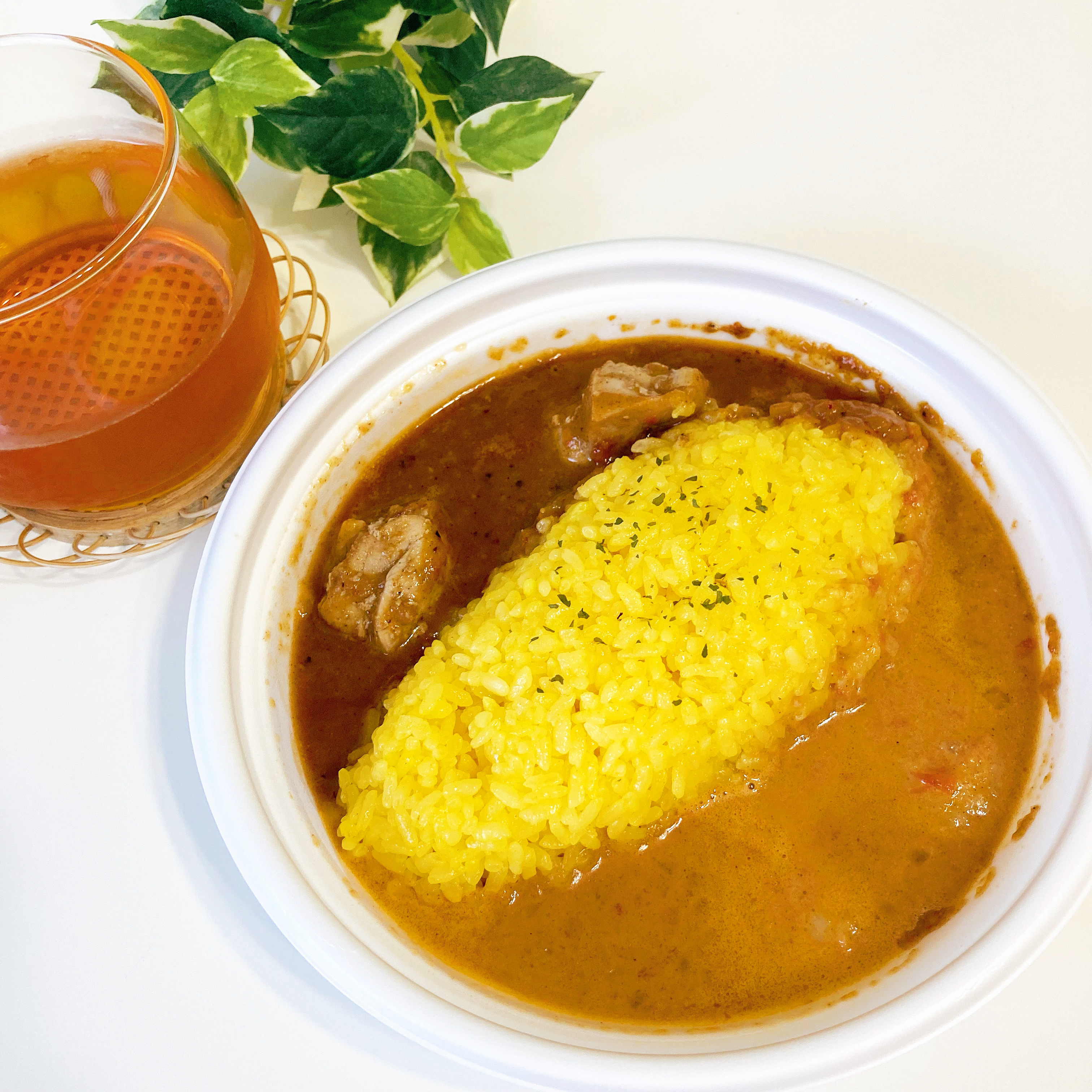 FamilyMart（ファミリーマート）の本格カレー「2種のスパイスカレー（チキンビンダルー&amp;amp;海老）」