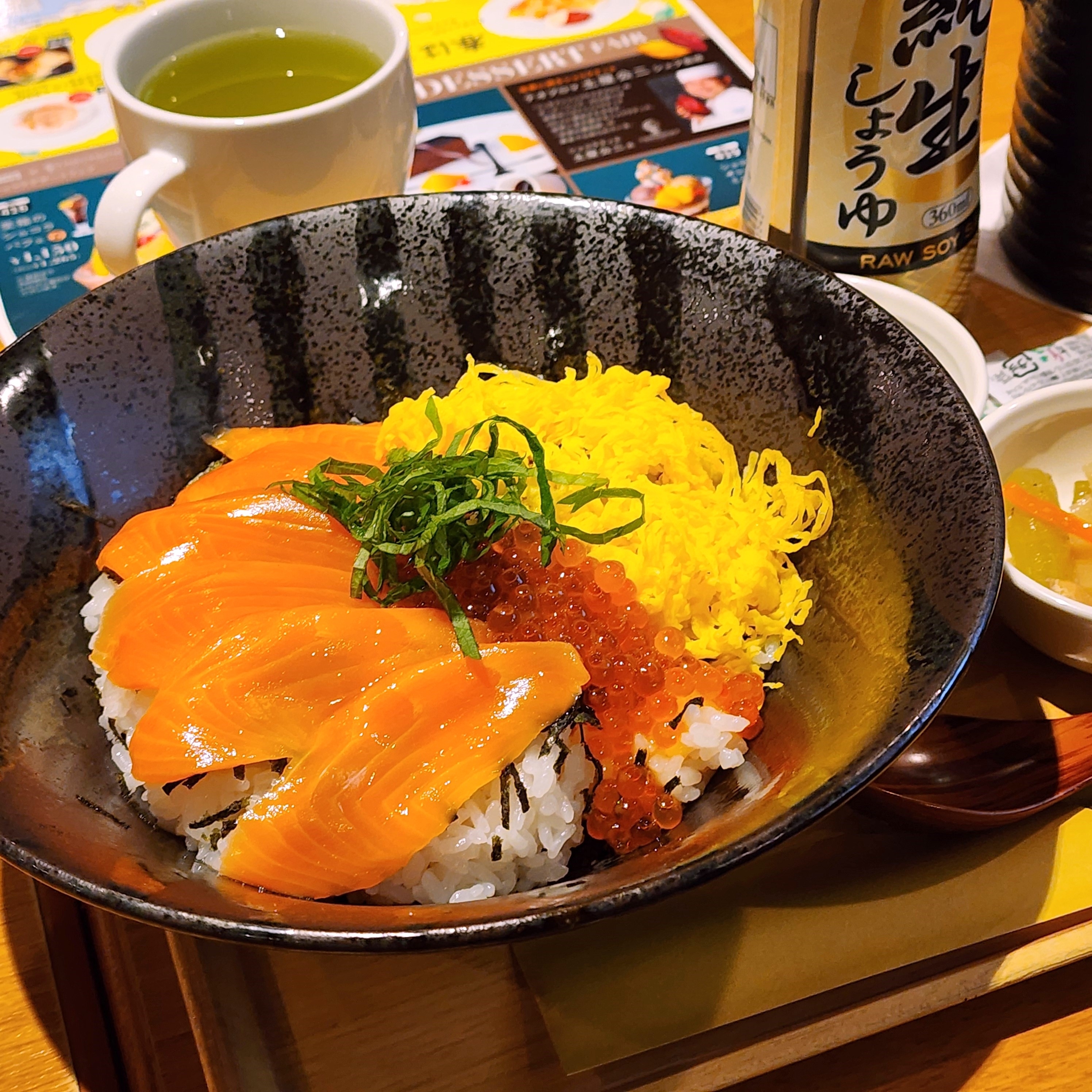 COCOS(ココス)のおすすめフード「2度おいしい!サーモン&いくら丼」