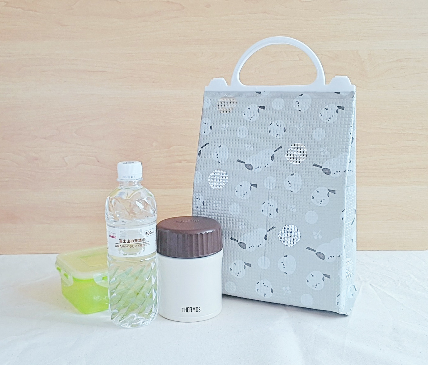 キャンドゥのおすすめ便利グッズ「保冷保温アルミバッグS シマエナガGY」