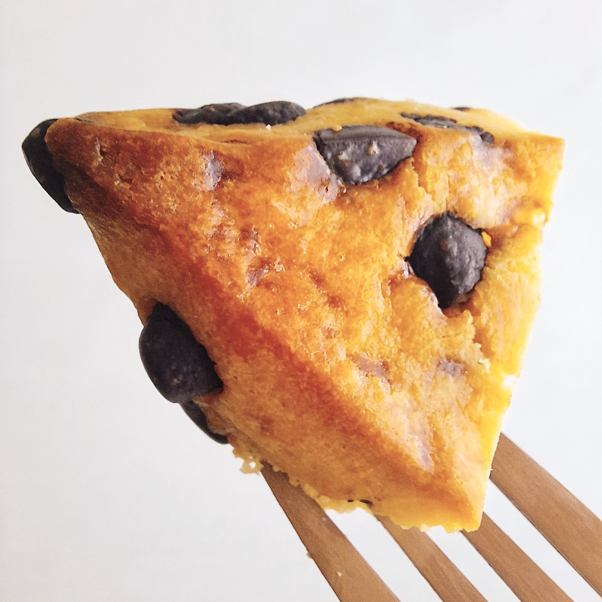 LAWSON(ローソン)のおすすめスイーツ「ごろごろチョコチップスコーン 1個入」