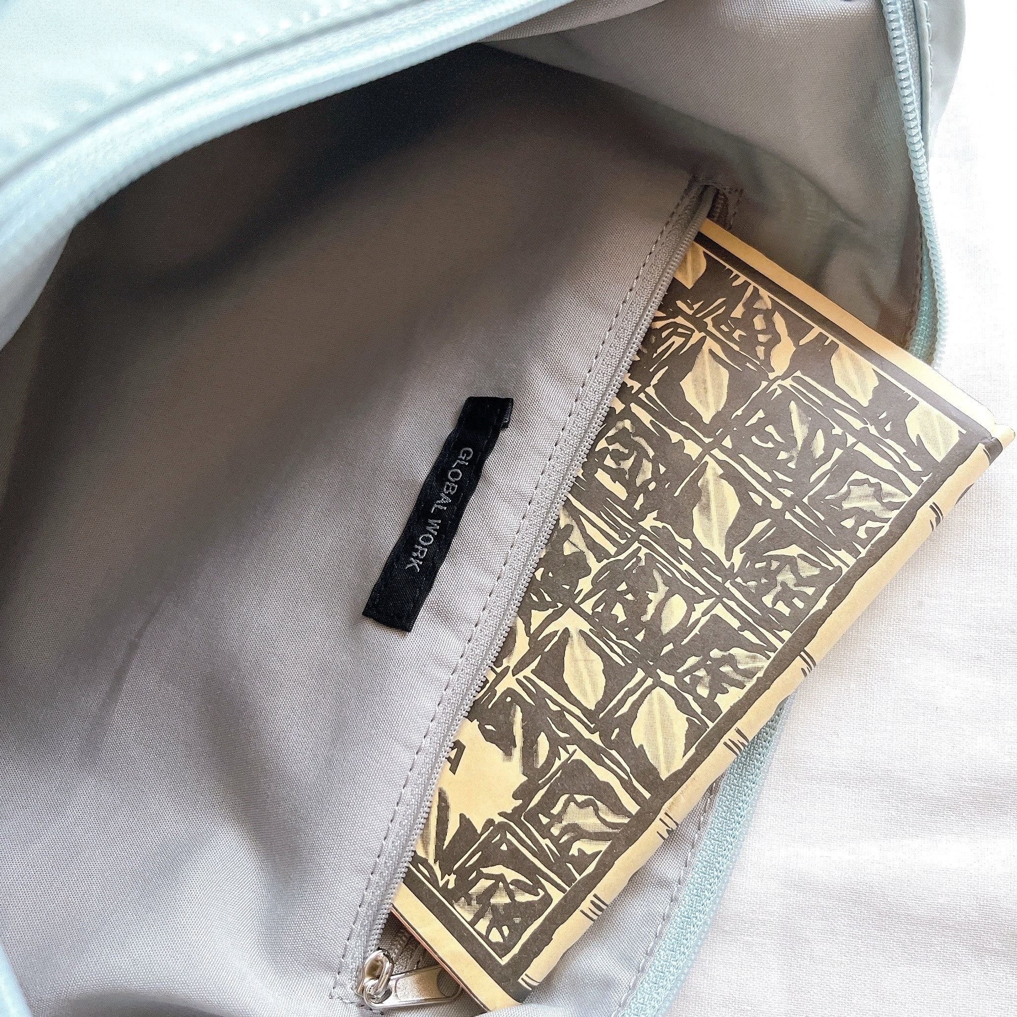 グローバルワークのオススメのバッグ「撥水軽量シャーリング2WAYショルダー」