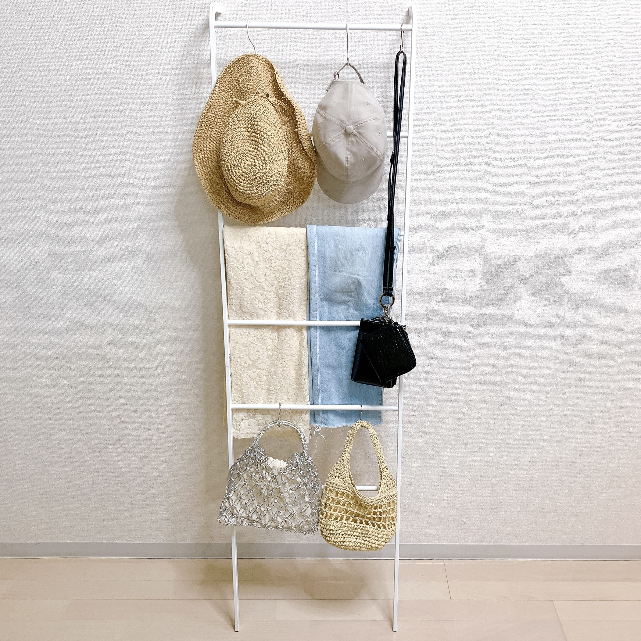 ニトリのおすすめの収納アイテム「ラダーハンガーフレーム（ホワイト）」