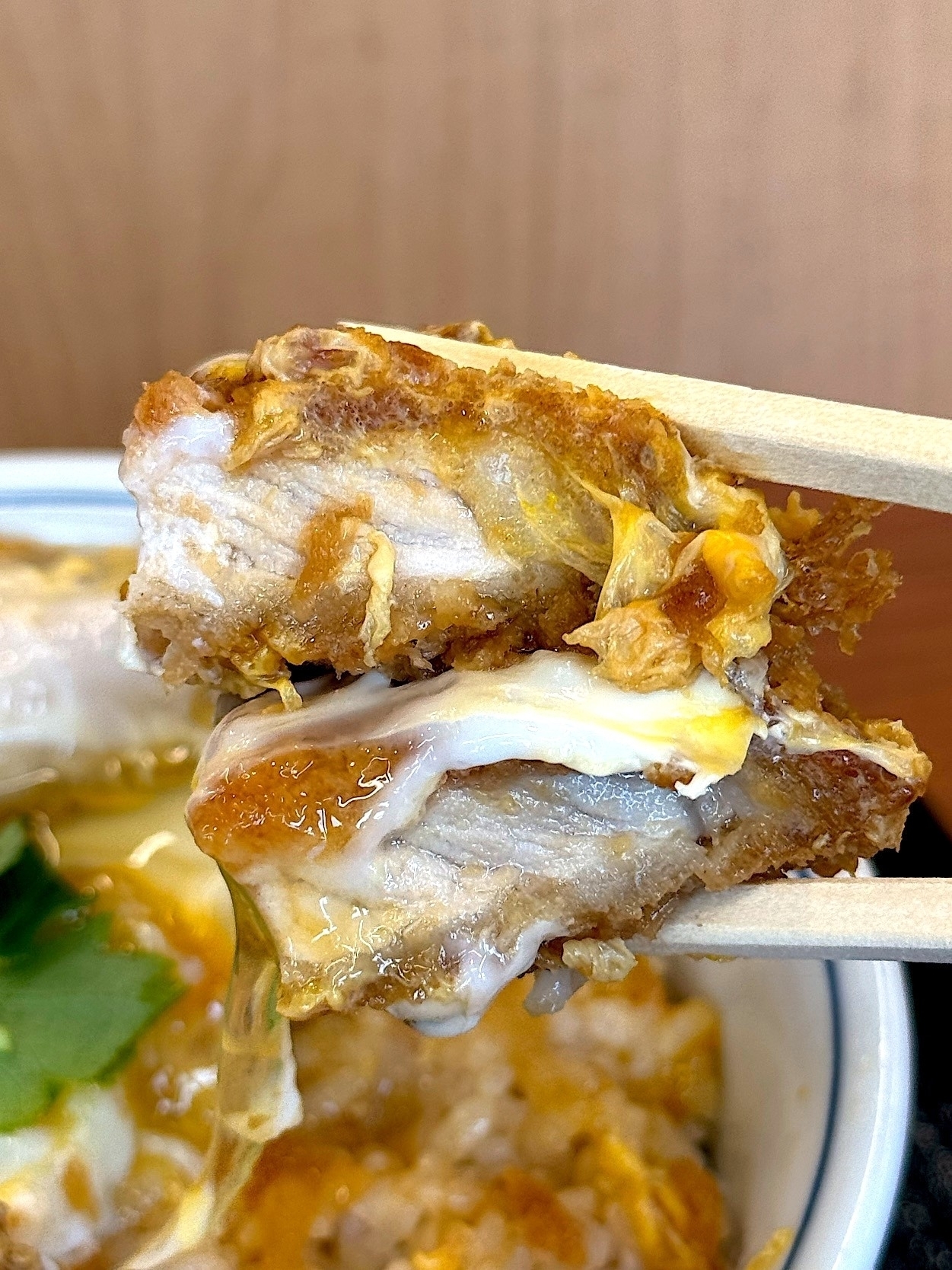かつやのおすすめメニュー「特カツ丼」