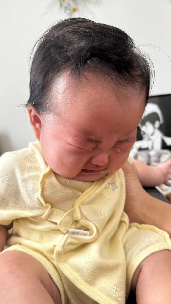赤ちゃんが泣いているシーン。