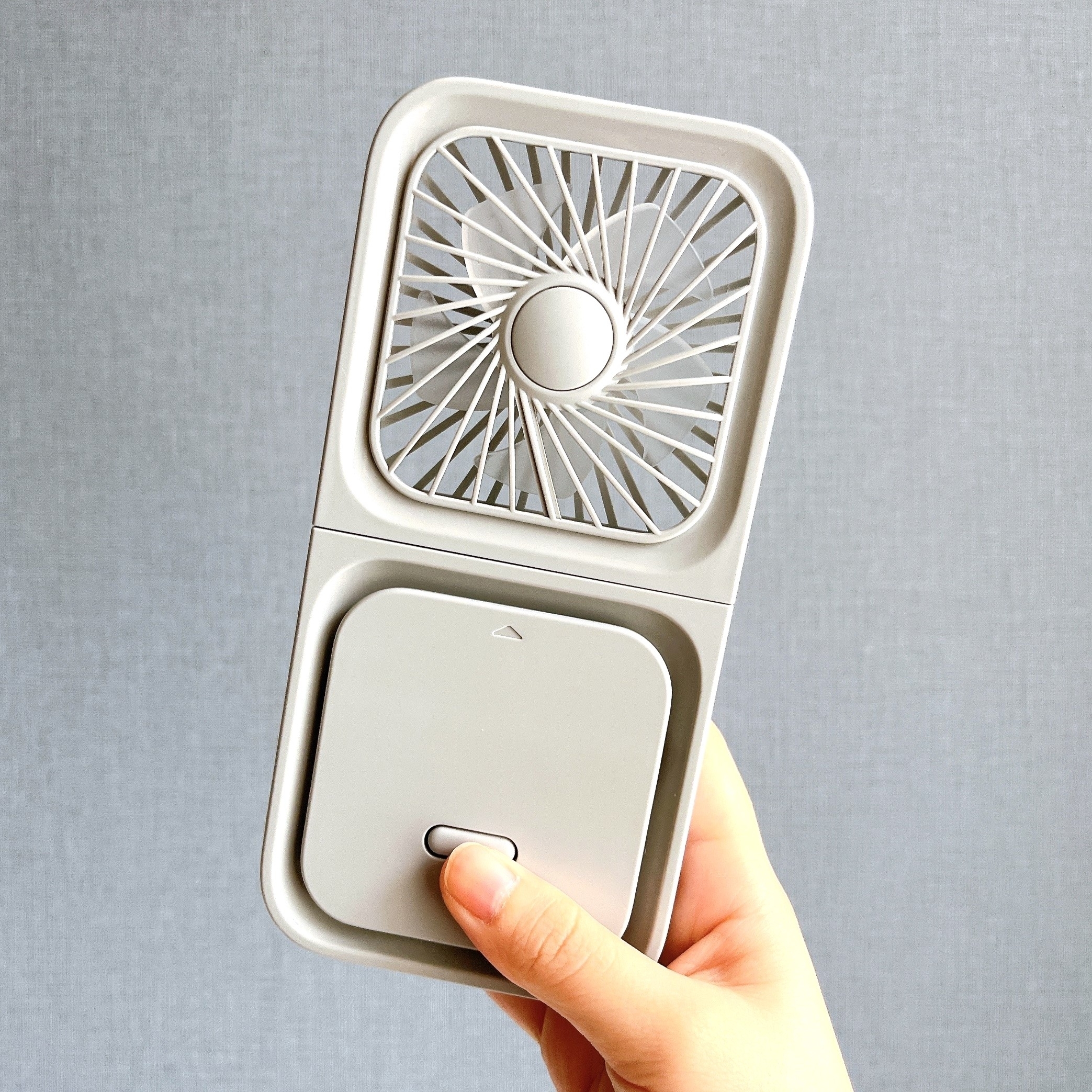 3COINS（スリーコインズ）のおすすめ便利グッズ「4WAYハンディファン」