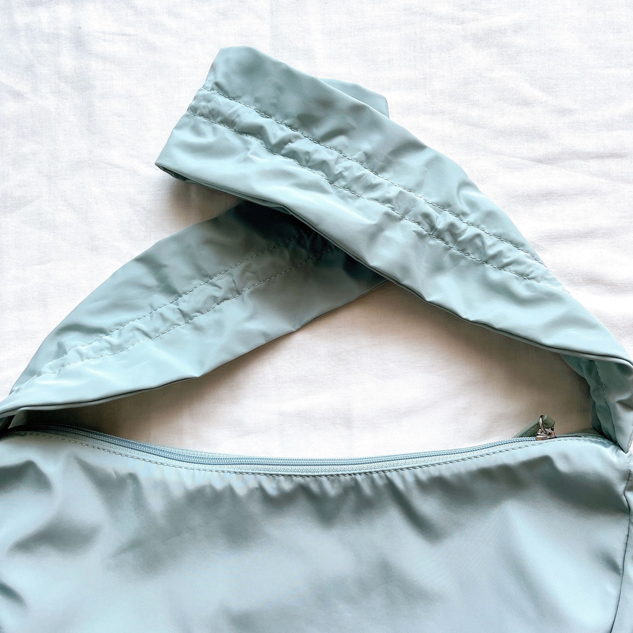 グローバルワークのオススメのバッグ「撥水軽量シャーリング2WAYショルダー」