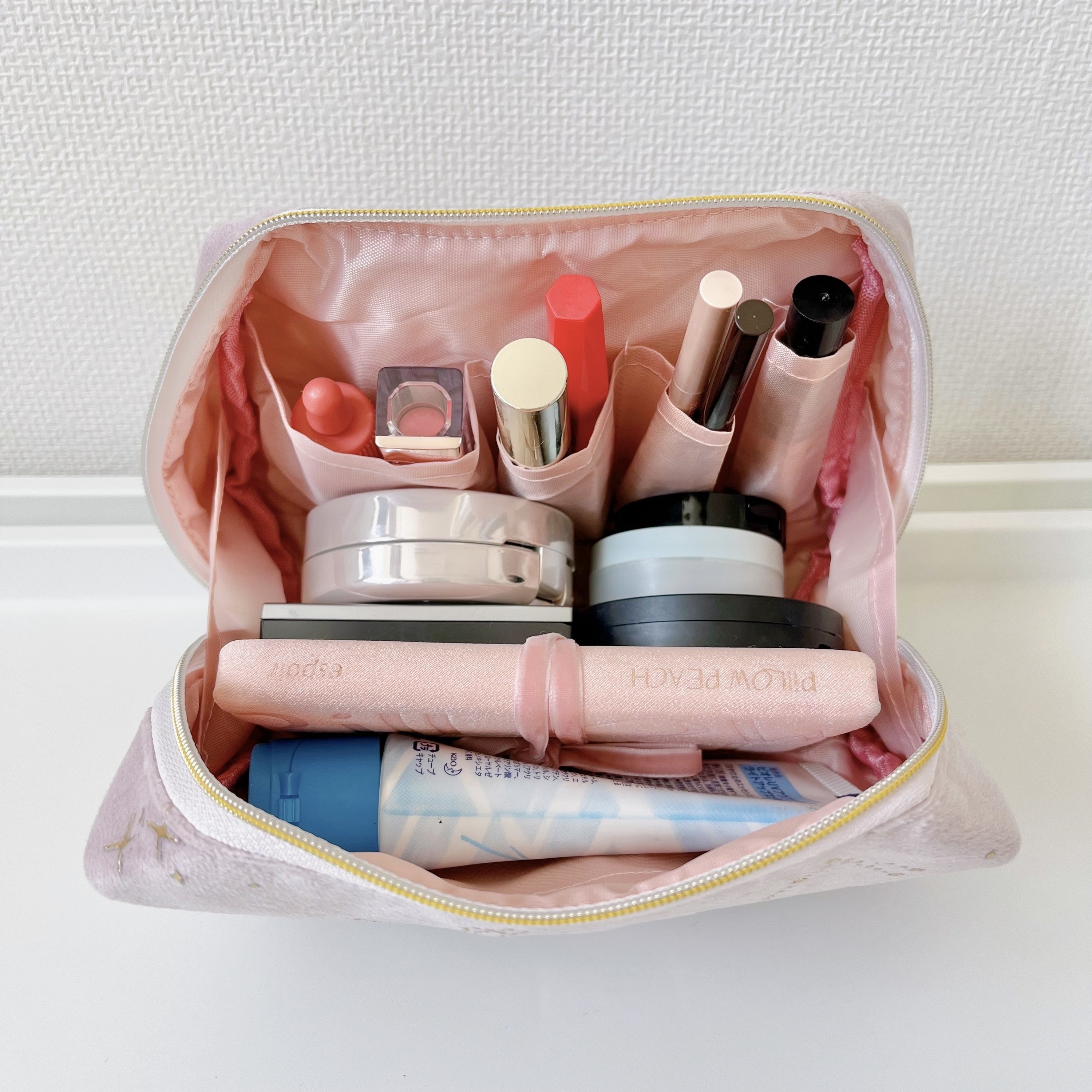 DAISO(ダイソー)のおすすめ化粧ポーチ「ベロア風ポーチ(星柄、スクエア)」