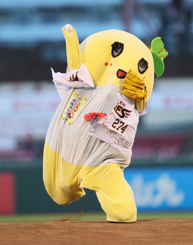 ふなっしー、自身のグッズサンプルに困惑→大胆なデザインにファン爆笑 