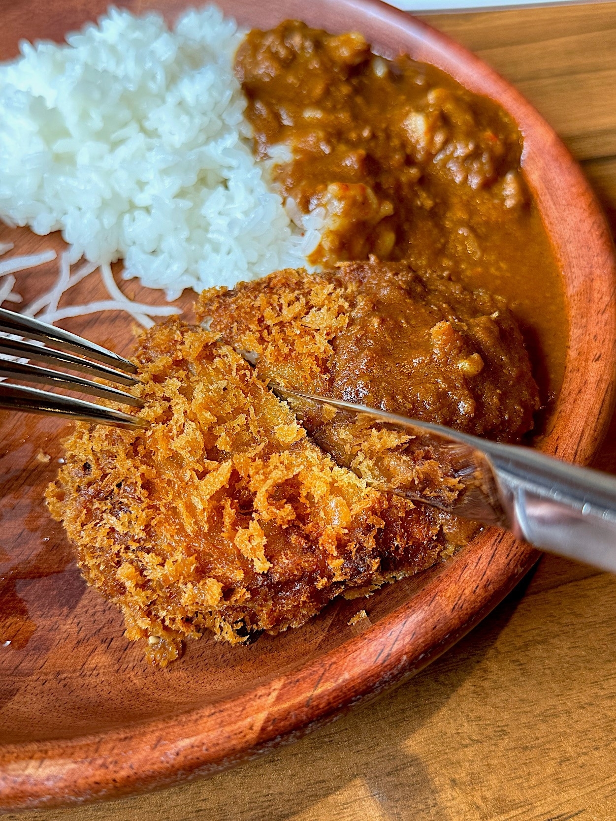 びっくりドンキーのおすすめメニュー「メンチカツカレーディッシュ」