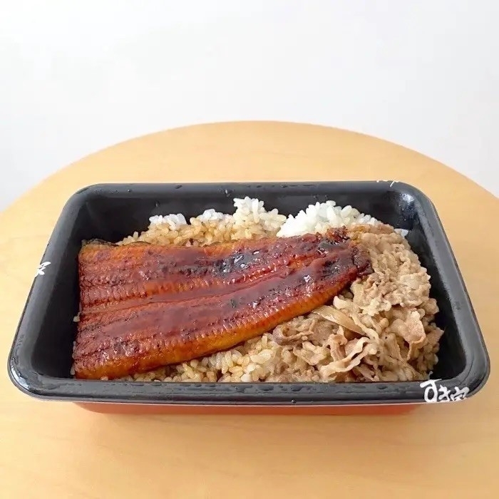 すき家の「うな牛（並盛り）」