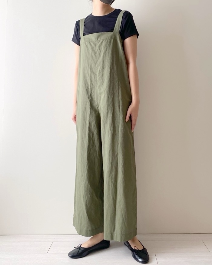 ユニクロのおすすめボトムス「リネンブレンドサロペット」