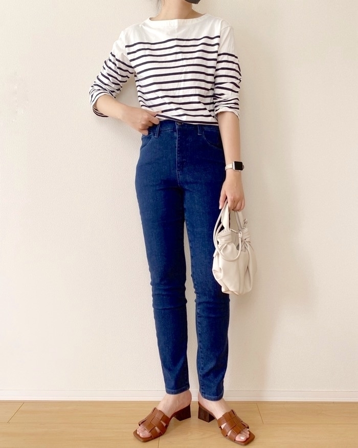 ユニクロのおすすめボトムス「エクストラコンフォートスキニージーンズ」