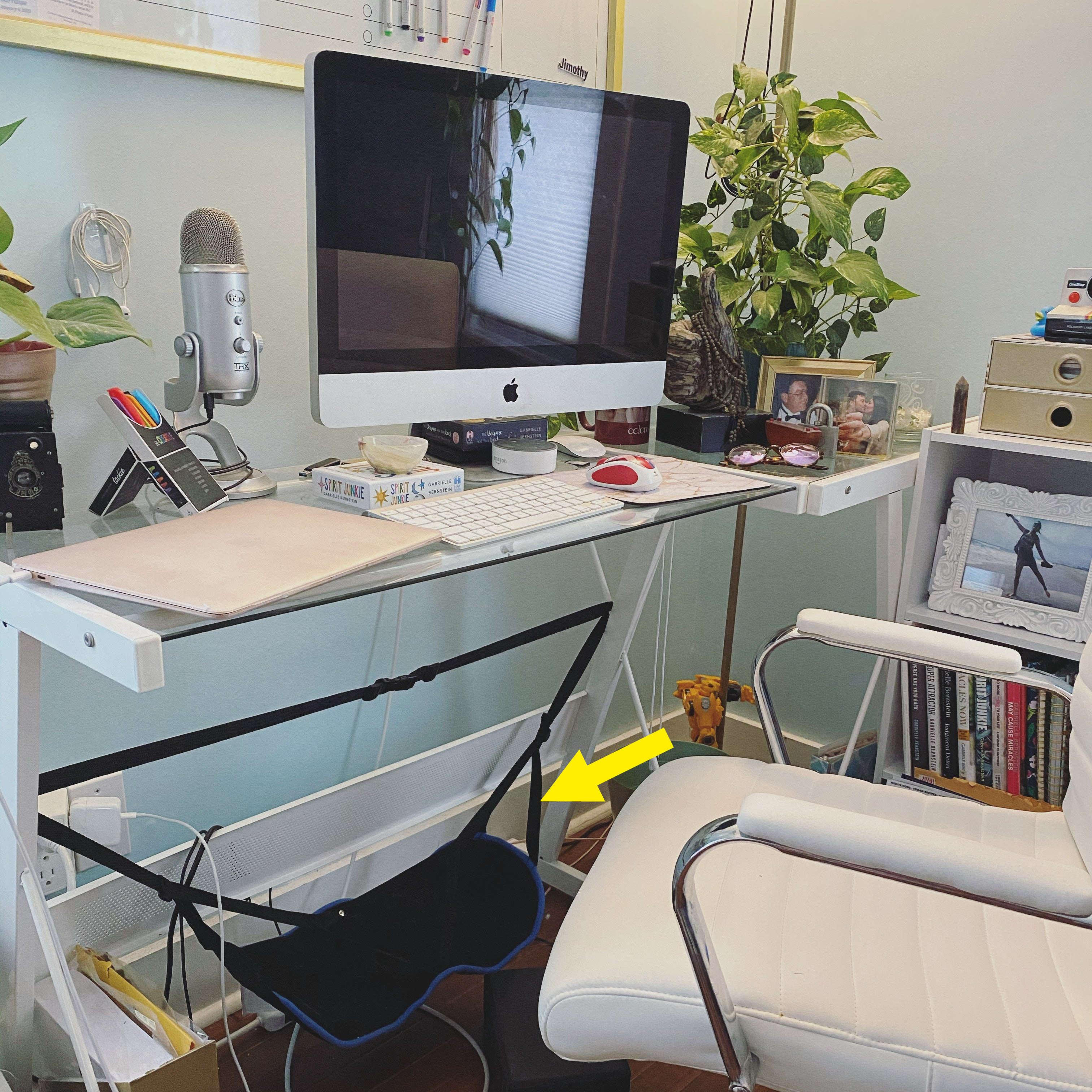 another reviewer shows home office setup with foot hammock attached to desk