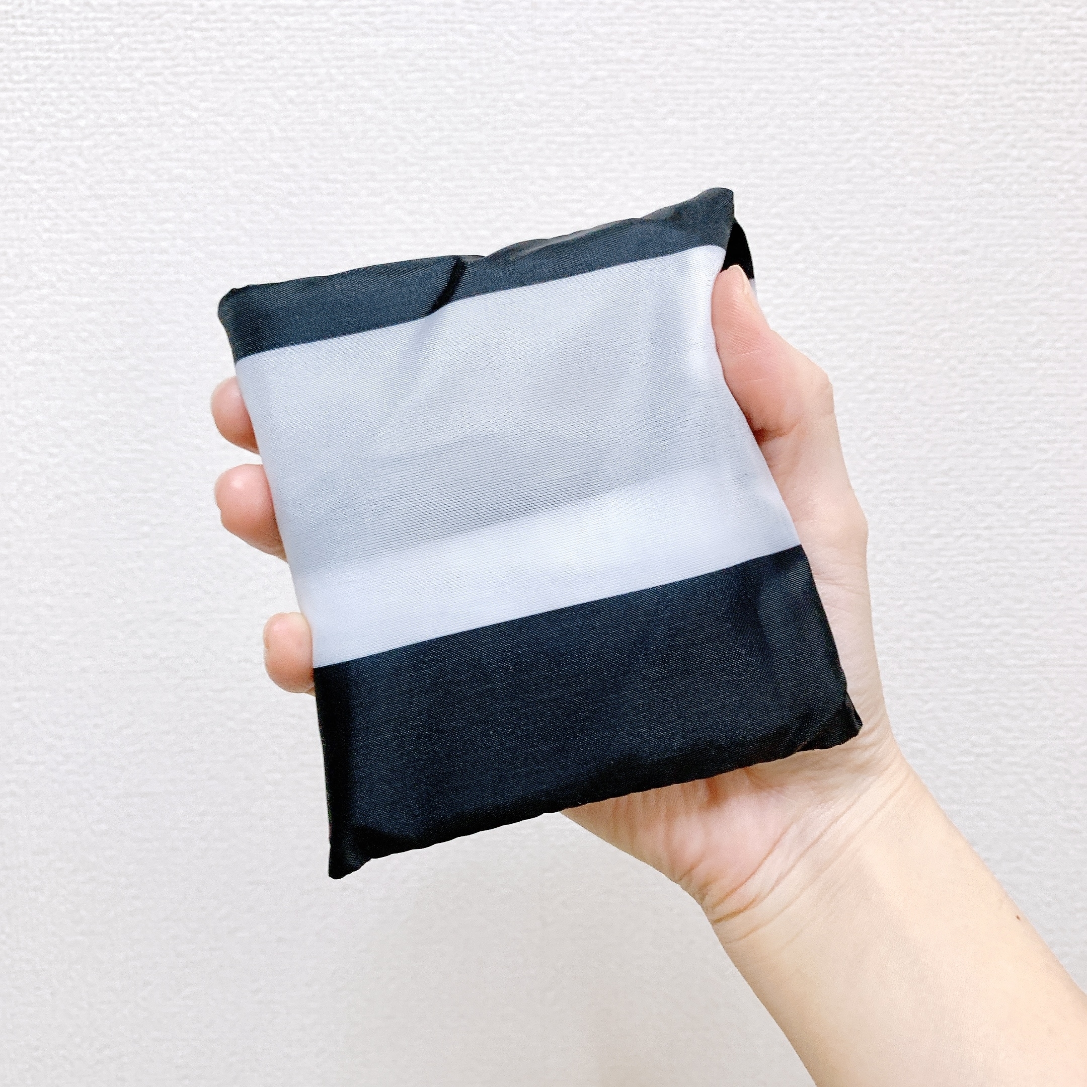 IKEA（イケア）のおすすめのエコバッグ「SKYNKE スキンケエコバッグ ストライプ／ブラック ホワイト」