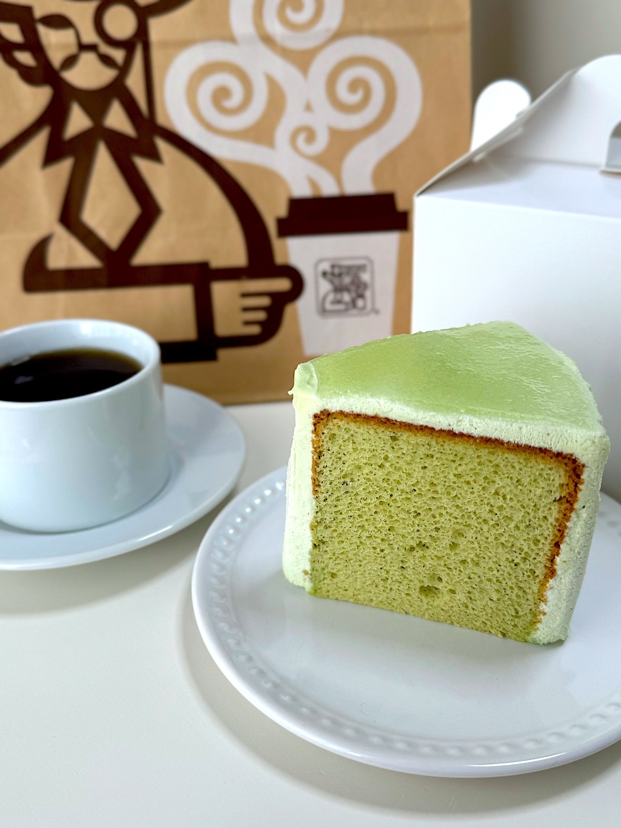 コメダ珈琲店のオススメのスイーツ「ふわる シャインマスカットシフォン」