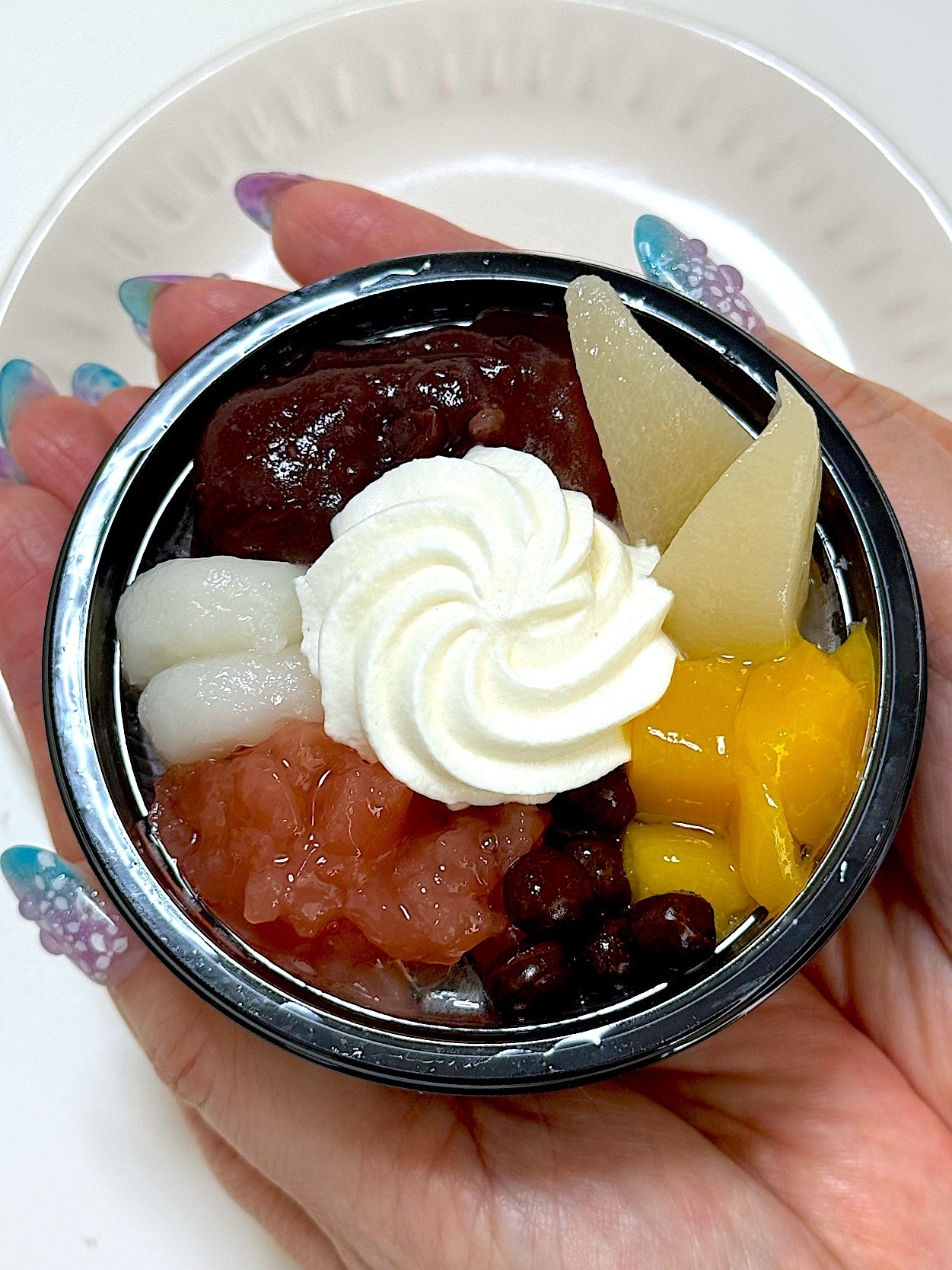 シャトレーゼのおすすめスイーツ「和涼白桃クリームあんみつ」