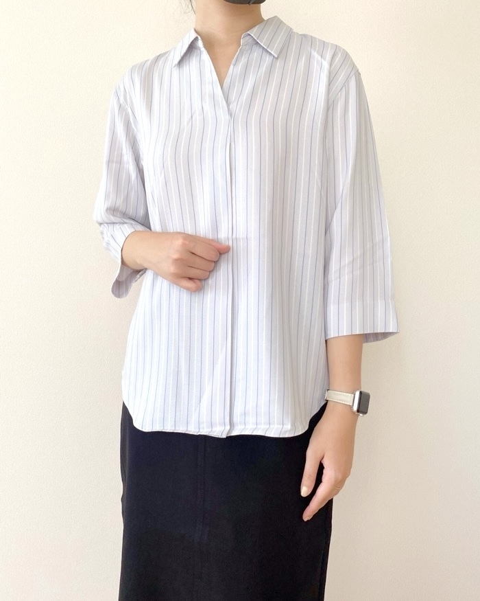 ユニクロのオススメのブラウス「レーヨンスキッパーブラウス/ストライプ/7分袖」