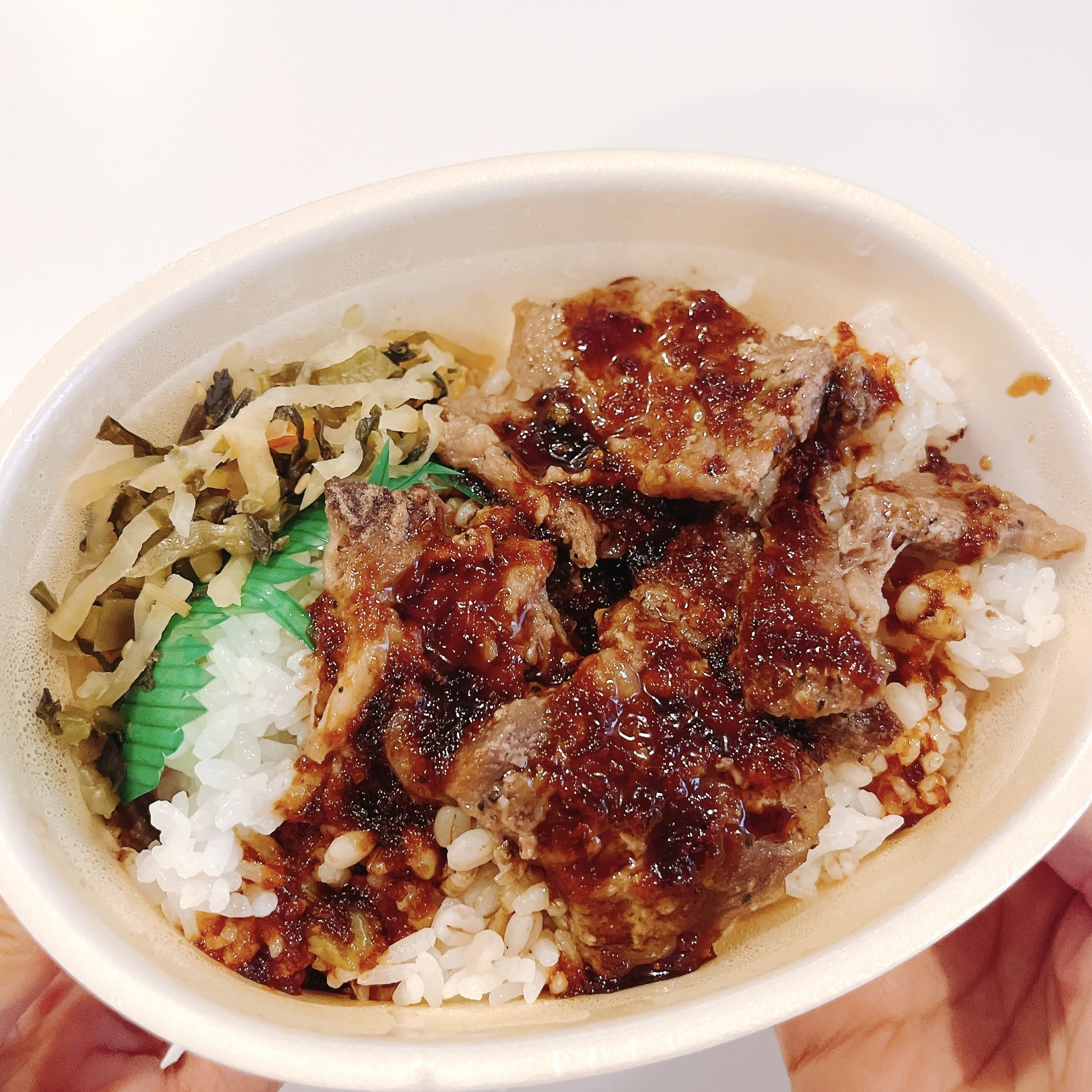ほっともっとのオススメの弁当「～もち麦ごはんのミニ弁当～ もちミニ ハーフ・カットステーキ弁当」