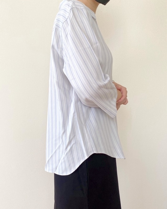 ユニクロのオススメのブラウス「レーヨンスキッパーブラウス/ストライプ/7分袖」