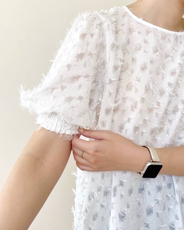 GUのオススメのブラウス「カットジャカードブラウス(5分袖)Z+E」