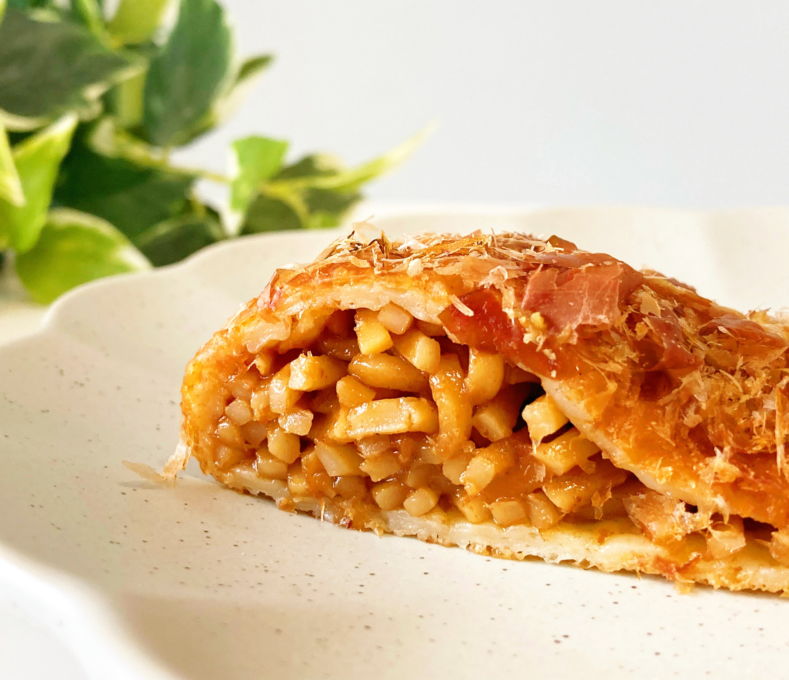 セブン-イレブンのおすすめ商品「もちもち食感 お好み焼きパン2003年」