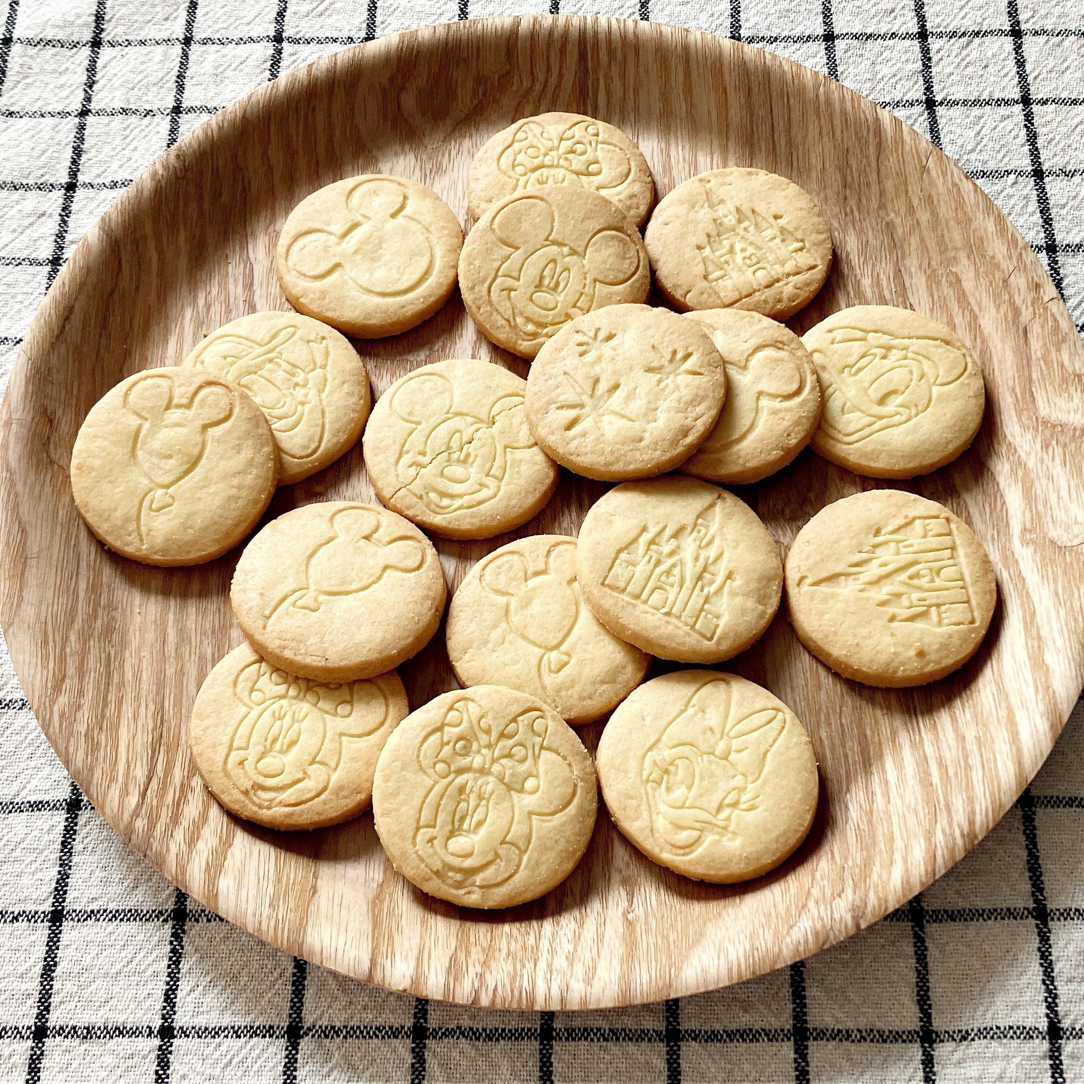 ディズニーランドのおすすめお土産「クッキー 袋 ミッキーマウスと仲間たち」