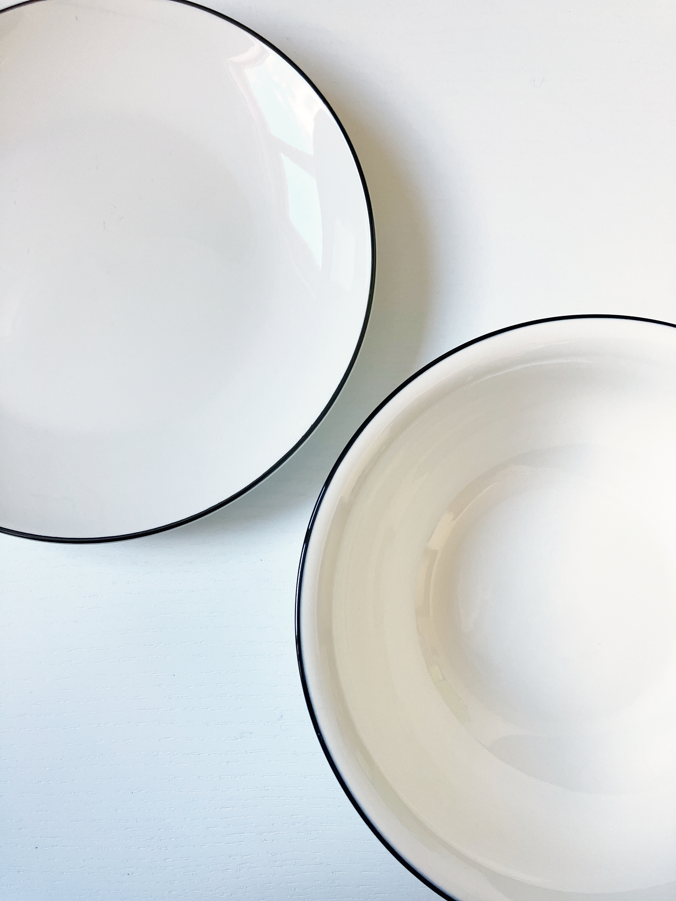 セリアのおすすめ雑貨「プレート ホーロー風」「ホーロー風 サラダボウル」