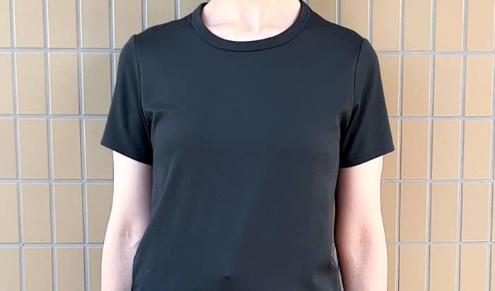 UNIQLO(ユニクロ)のおすすめひんやりアイテム「ウルトラストレッチエアリズムT」