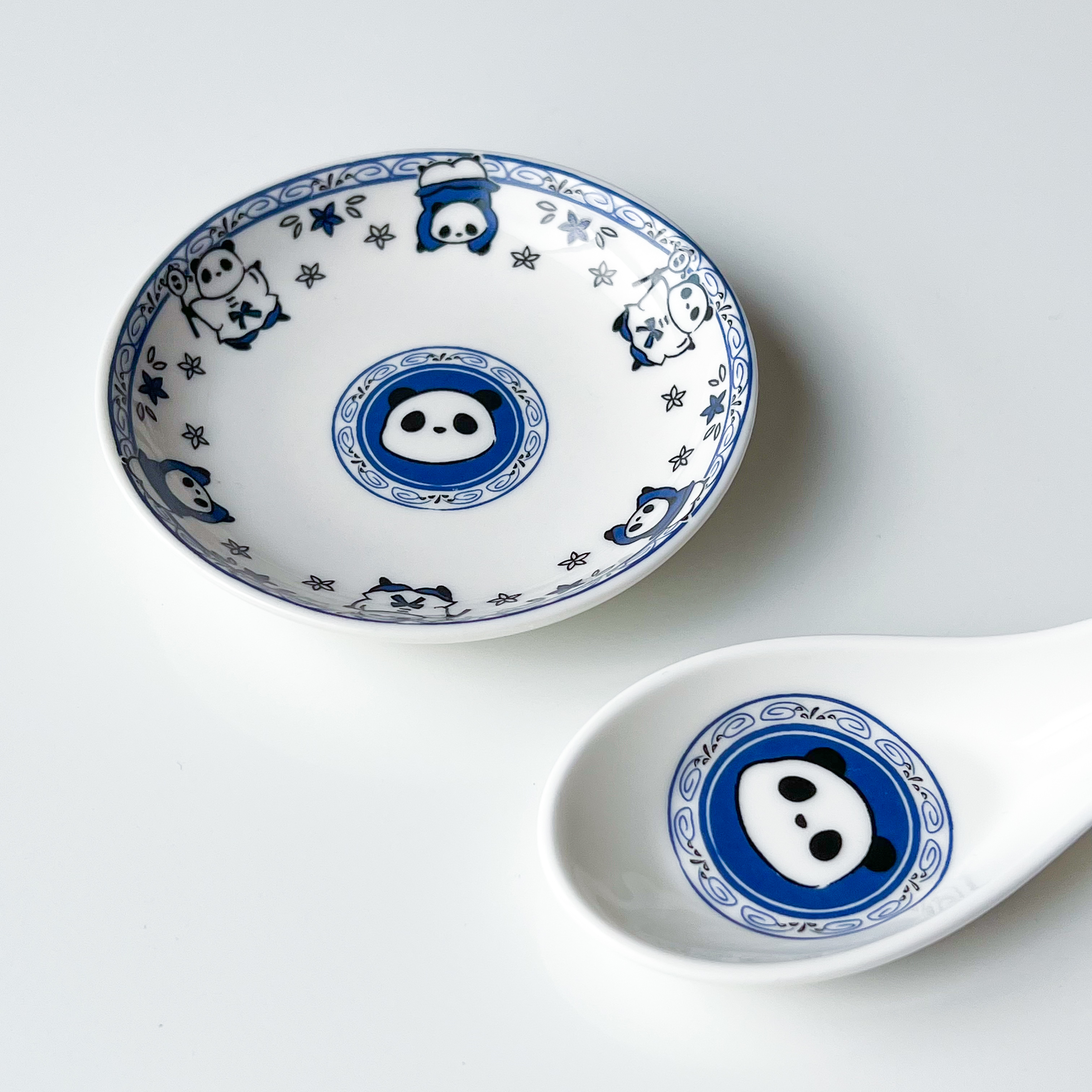 CanDo（キャンドゥ）のおすすめ食器「唐子パンダ プレートS」「唐子パンダ レンゲ」