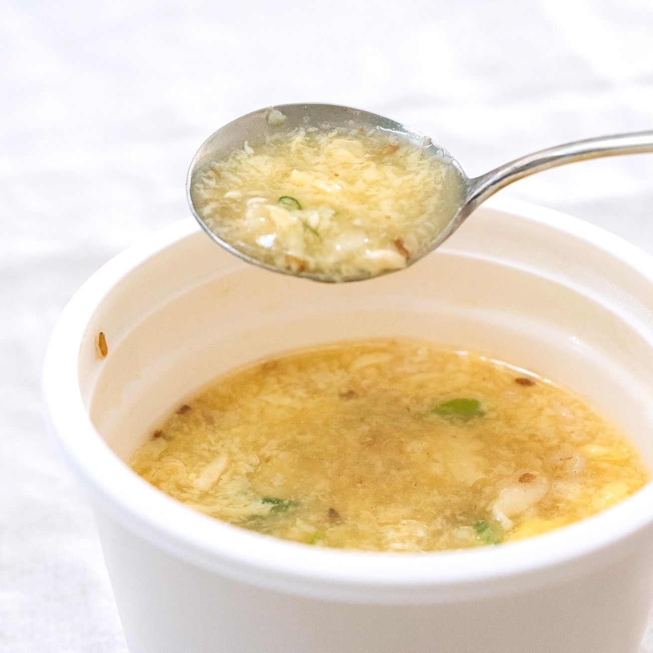 セブン-イレブンのおすすめスープ「ふわふわ玉子と豆腐の中華あんかけスープ」