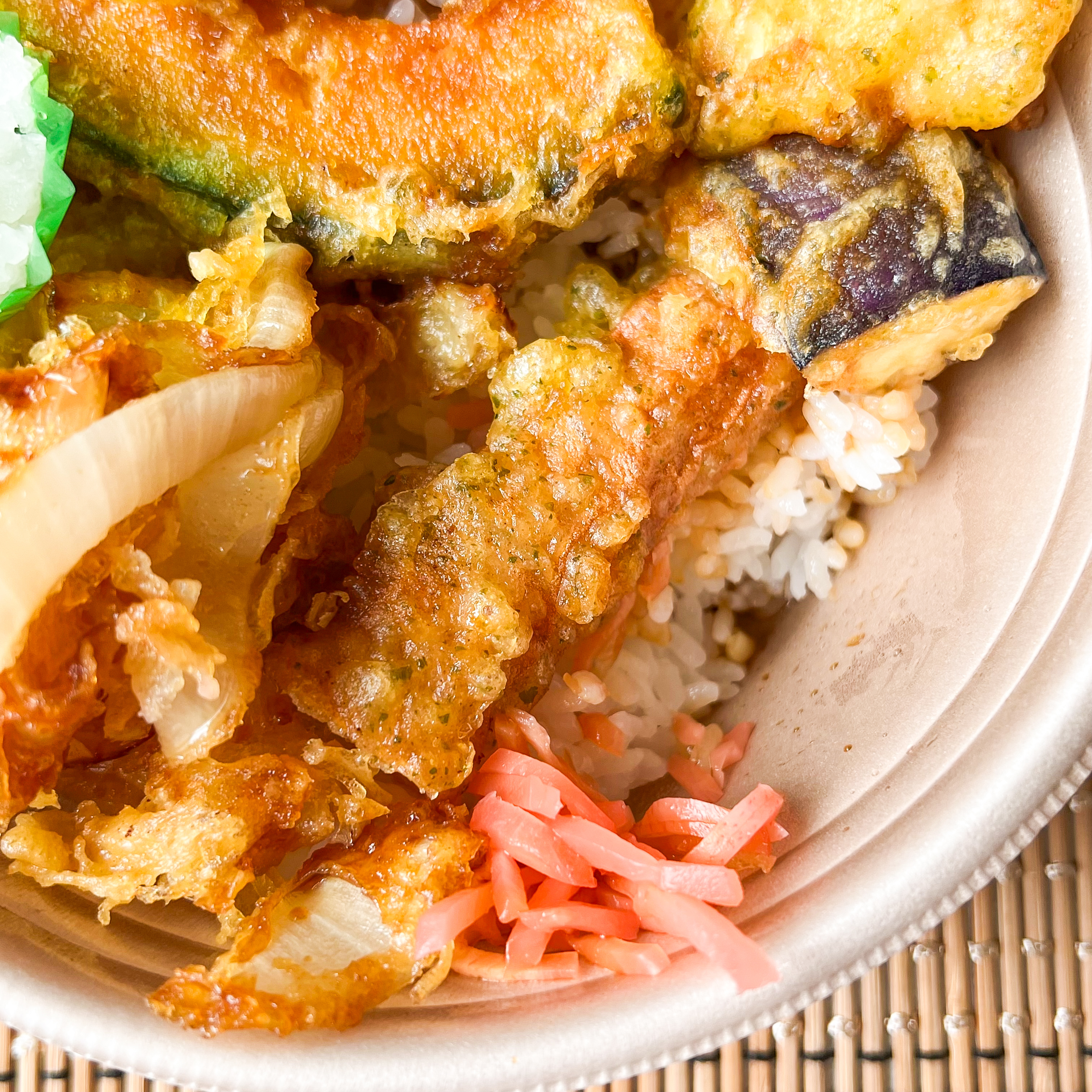 ほっかほっか亭のおすすめ弁当メニュー「海鮮おろし天丼」