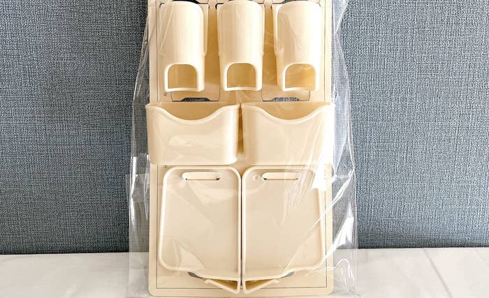 スリーコインズのオススメグッズ「【KITINTO】冷蔵庫ドアポケット収納7個セット」