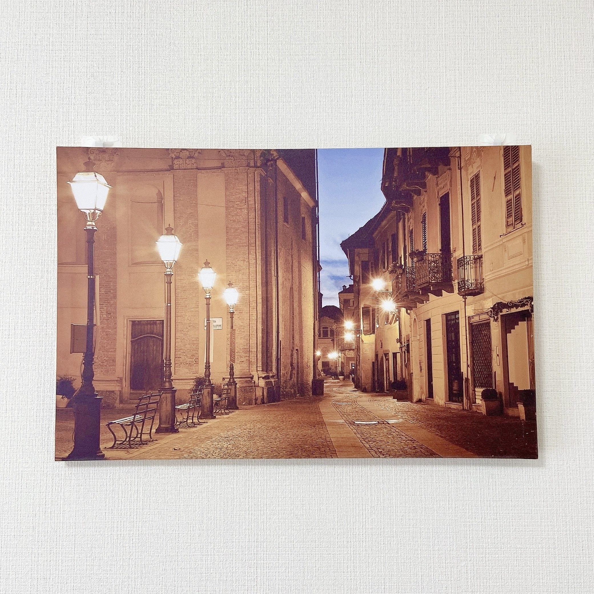 ニトリのおすすめ雑貨「LEDキャンバスポスター（ストリートランプ）」