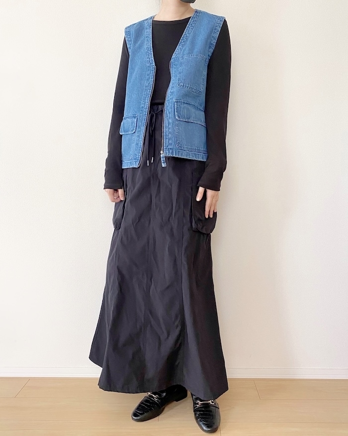 GUのオススメのベスト「デニムマルチポケットベスト（セットアップ可能）」のコーディネート