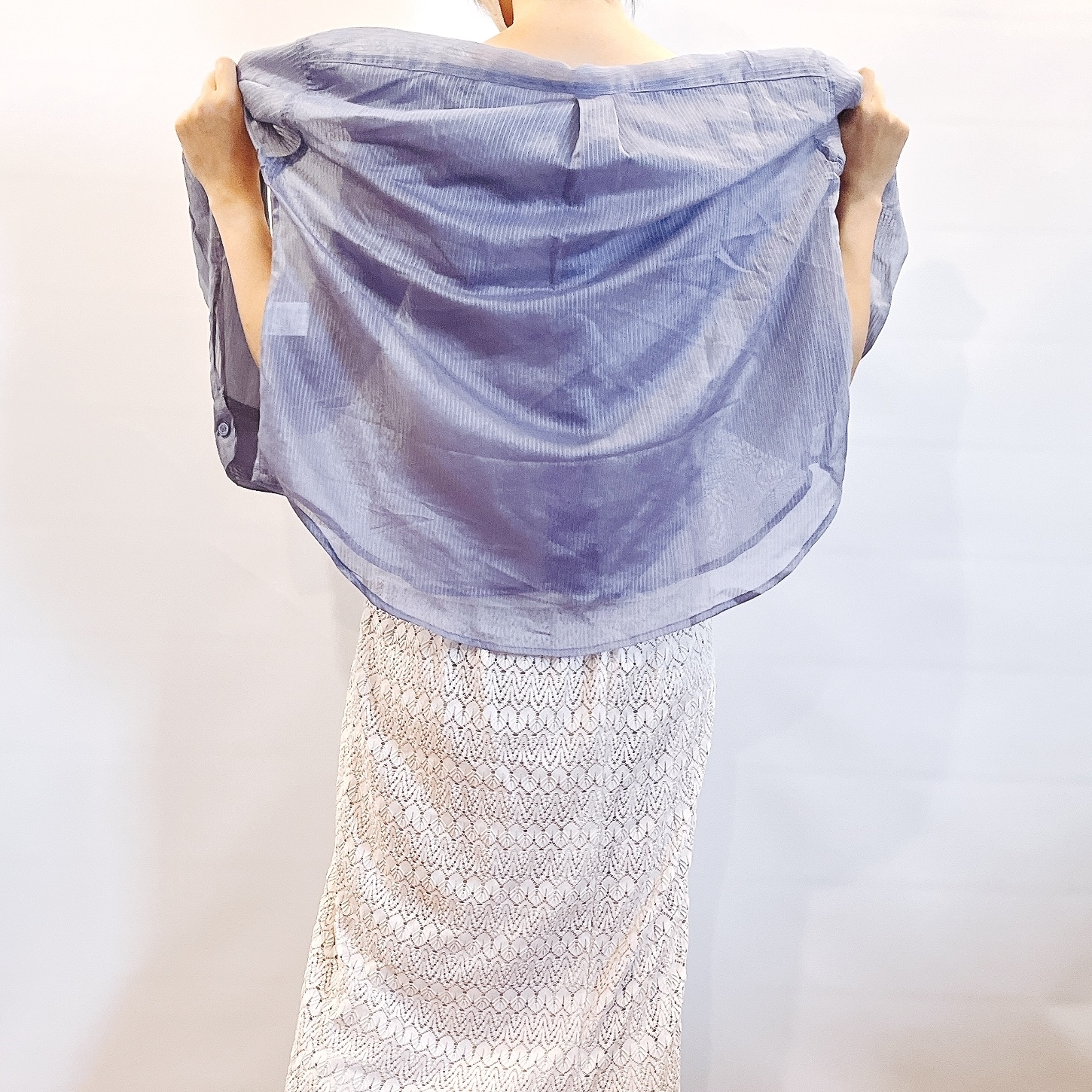 しまむらのおすすめファッションアイテム「シアーストライプシシュウSH」