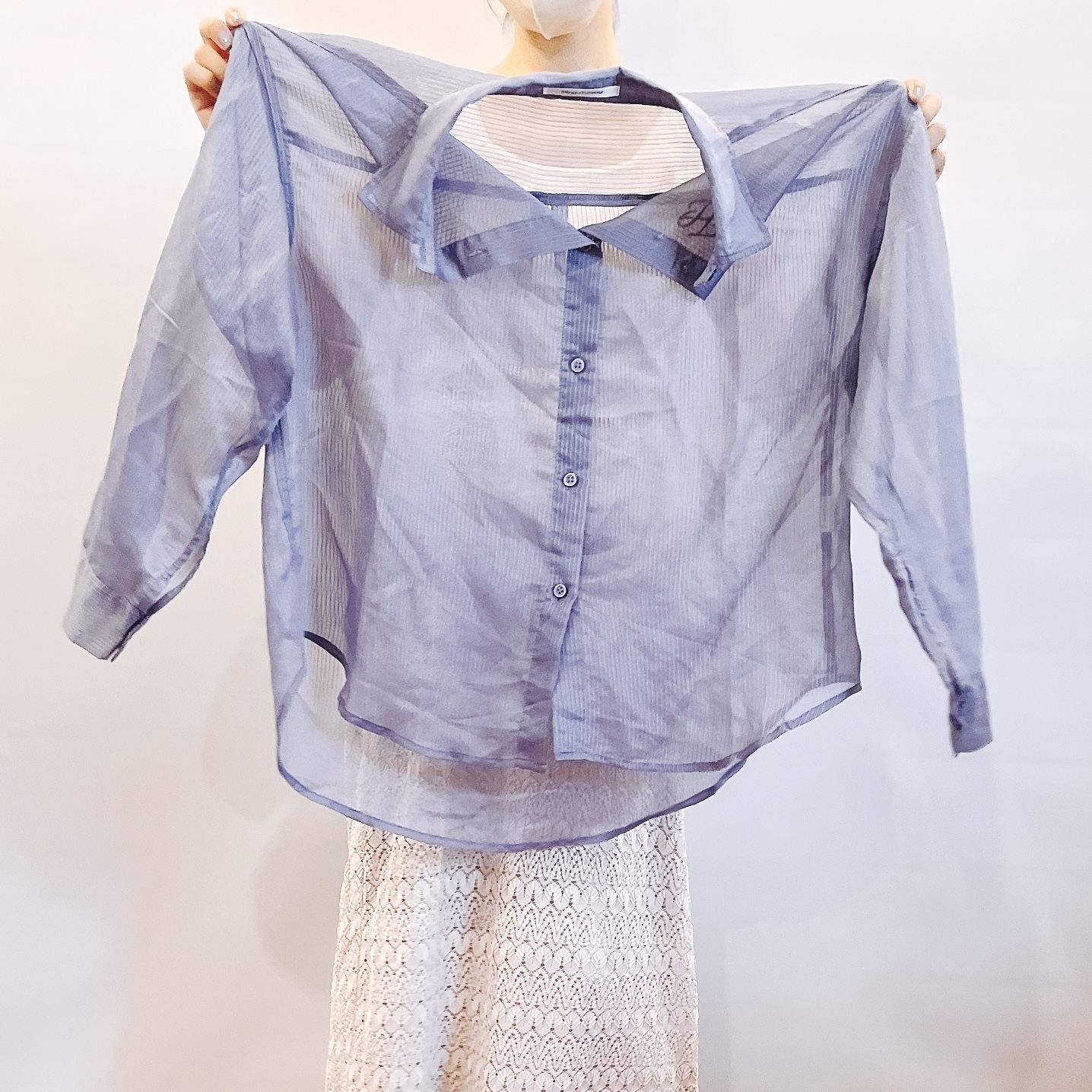 しまむらのおすすめファッションアイテム「シアーストライプシシュウSH」