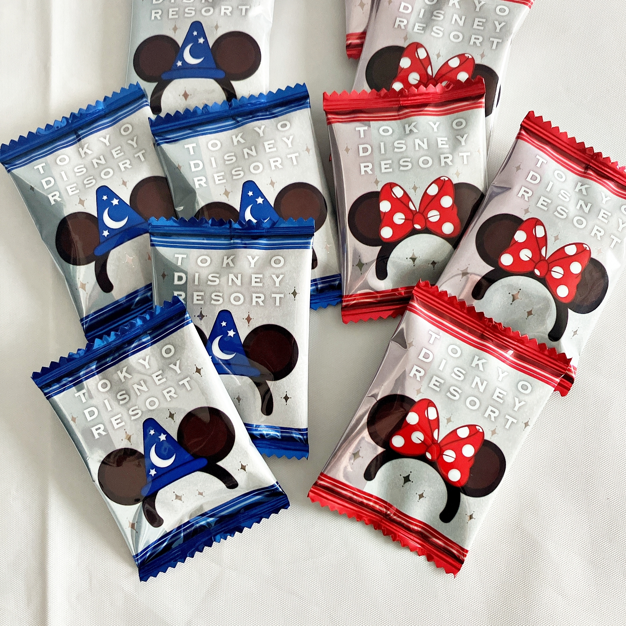 ディズニーランドのおすすめバラマキお菓子「チョコレート 紙箱 ミッキー ミニー」