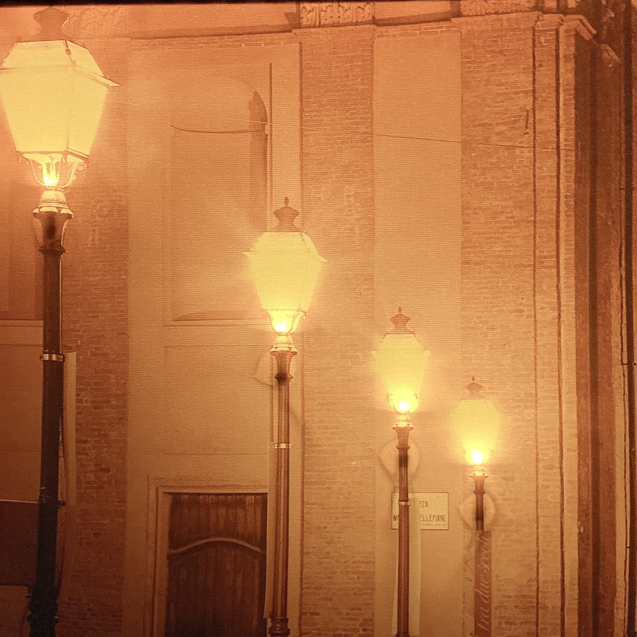 ニトリのおすすめ雑貨「LEDキャンバスポスター(ストリートランプ)」