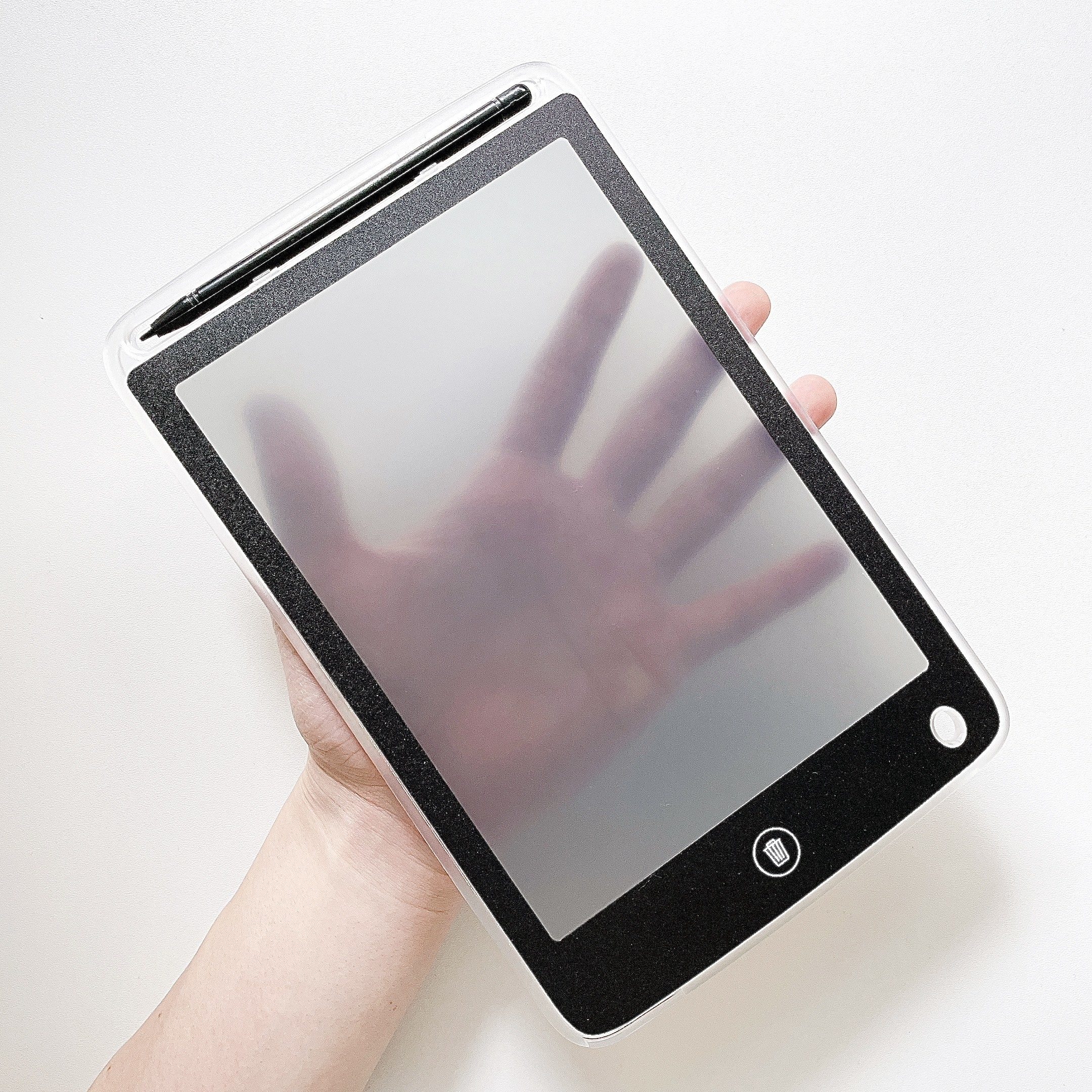 3COINS(スリーコインズ)のおすすめ雑貨「8.5インチスケルトン電子メモパッド」