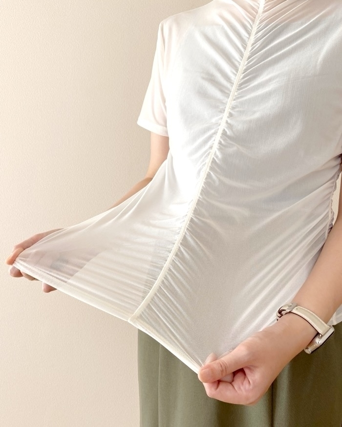 GUのおすすめトップス「シアーギャザーT（半袖）Q」