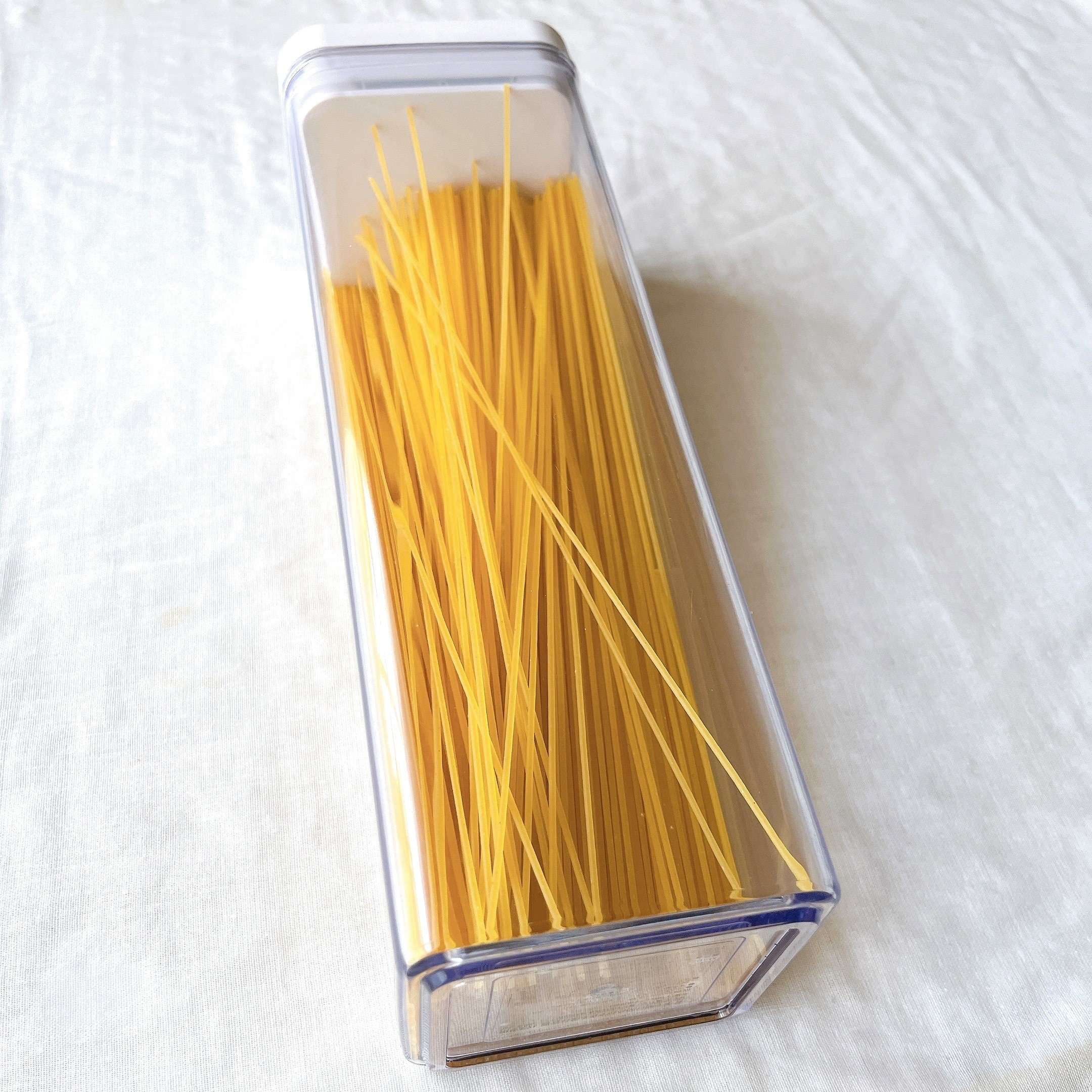 カインズのオススメのグッズ「片手で開け閉めができる保存容器パスタ用」