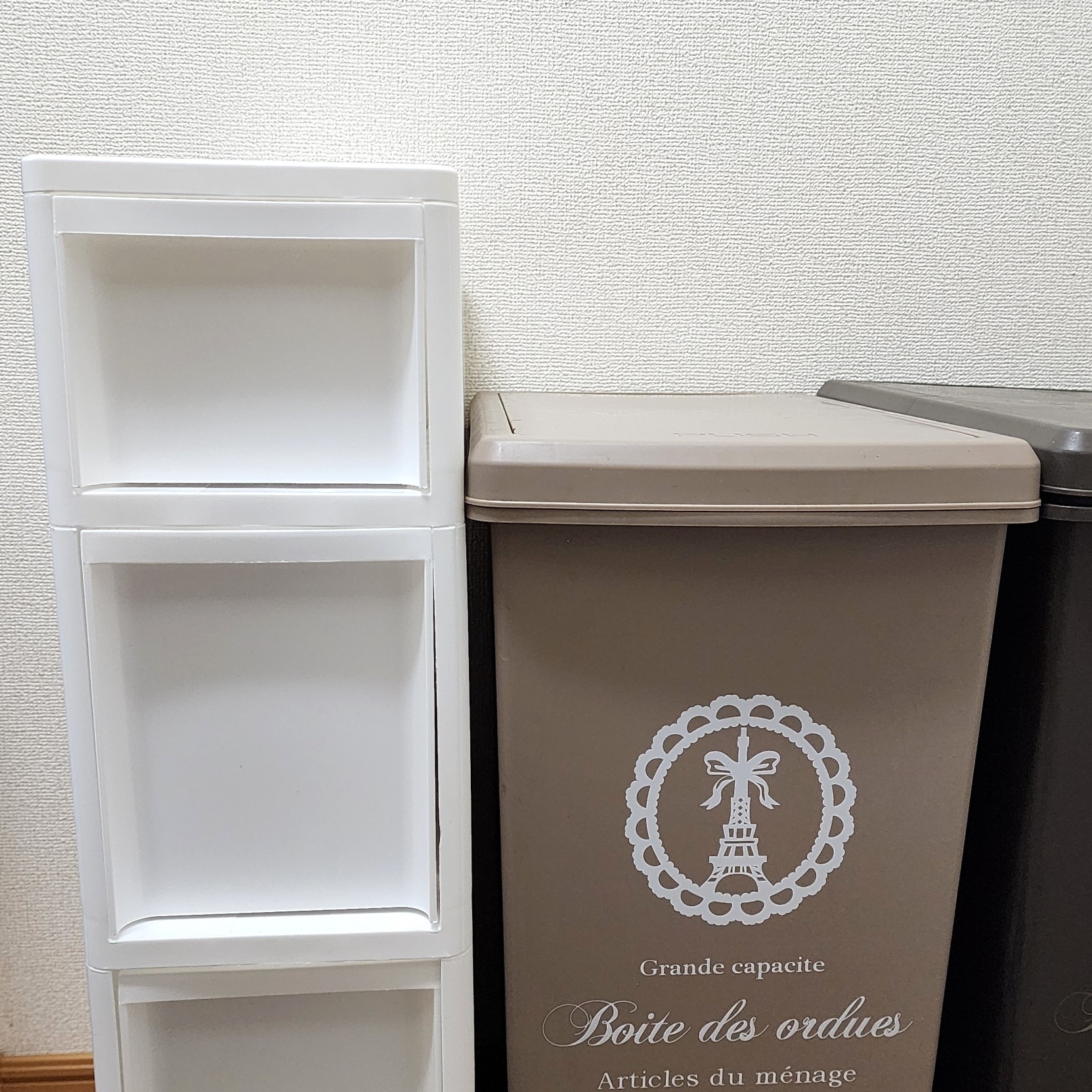 ニトリのおすすめ収納「中身が隠せる スリムストッカー 3段（マルチ分割）」