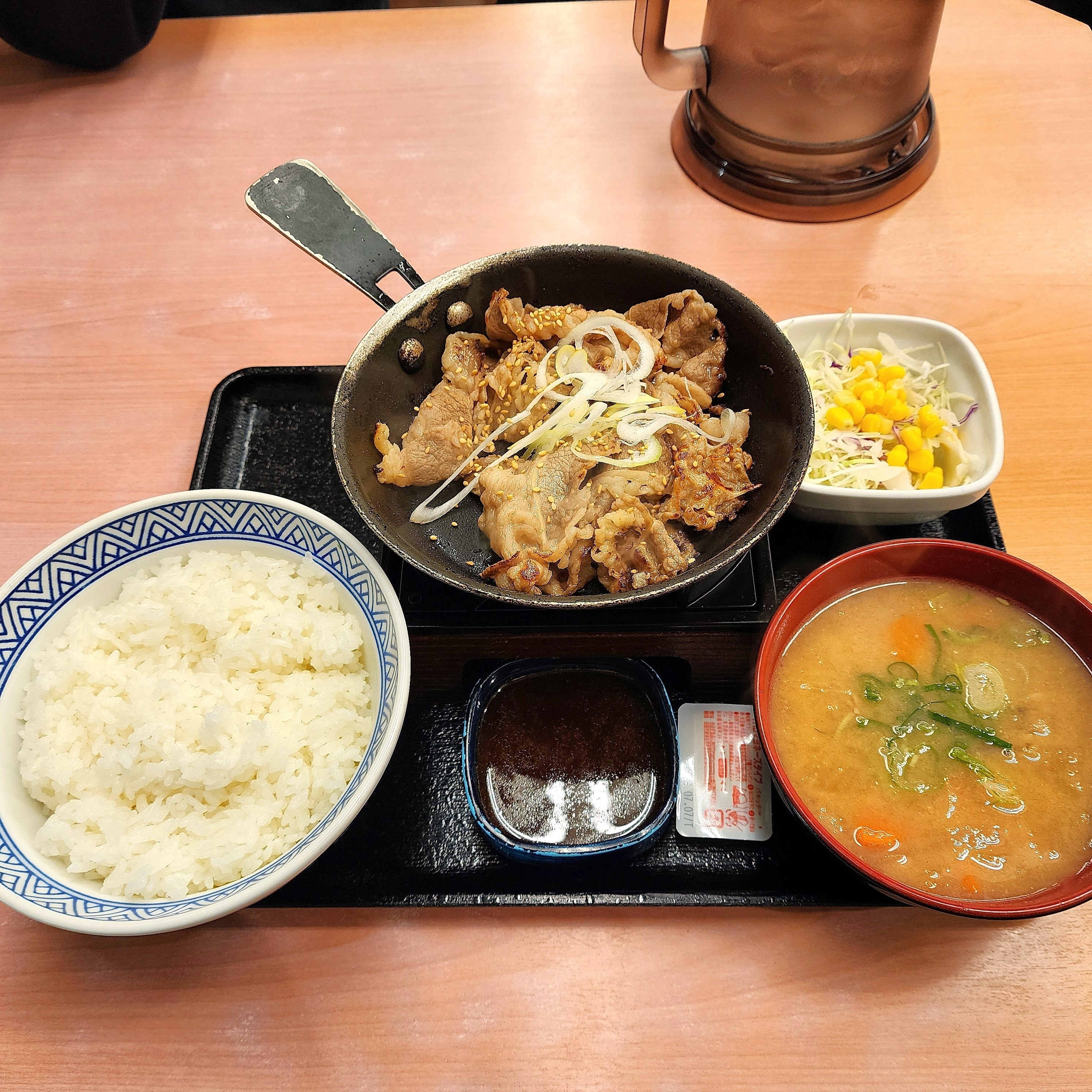 吉野家のオススメのメニュー「鉄板牛カルビ定食」