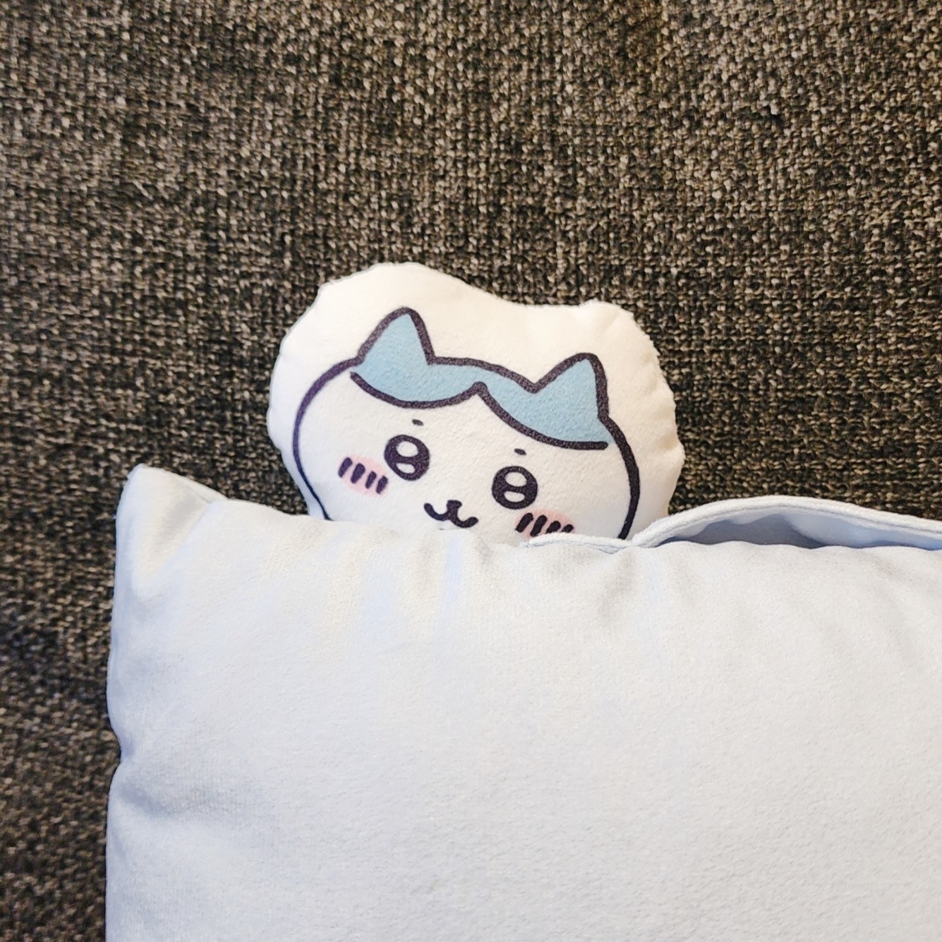 NITORI(ニトリ)のおすすめキャラクター枕「なんか小さくてかわいいまくら (ハチワレ)」